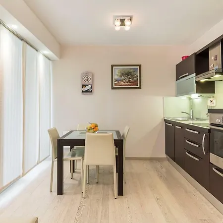 Miaa Apartment Split