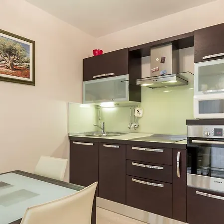 Miaa Apartment Split